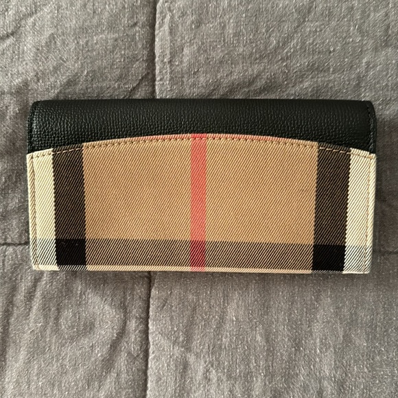 Burberry Wallet - *Like New* - Picture 2 of 4